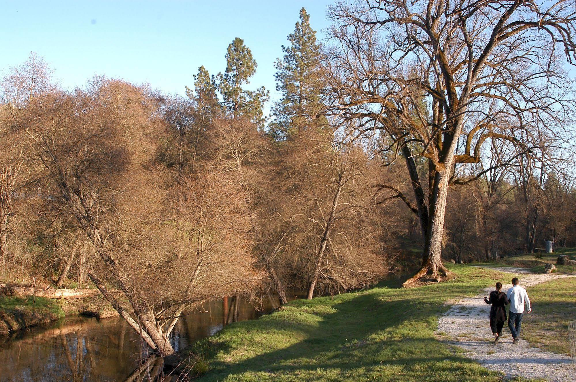 Queen'S Inn By The River Oakhurst Exteriér fotografie